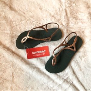NWT Havaianas Green and Gold Sandals